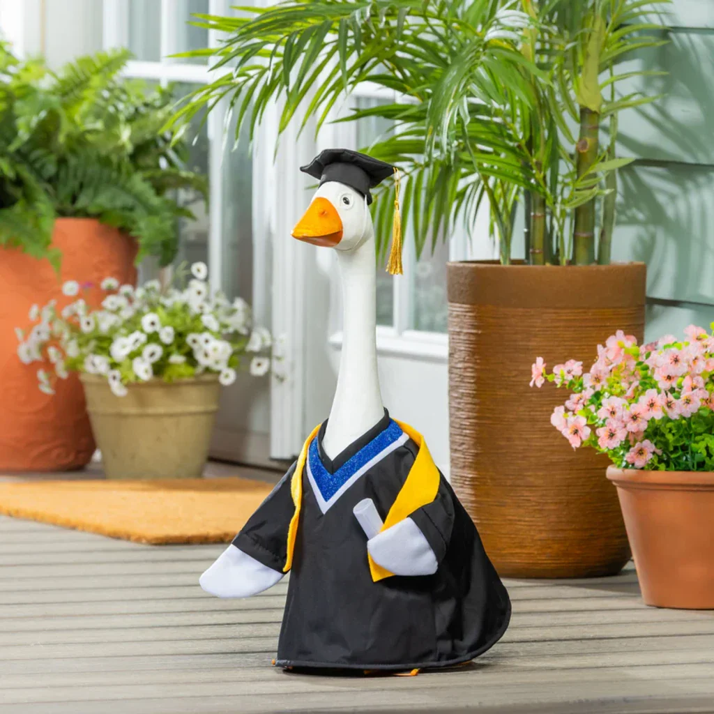 Evergreen : Porch Goose Outfit, Graduation Day