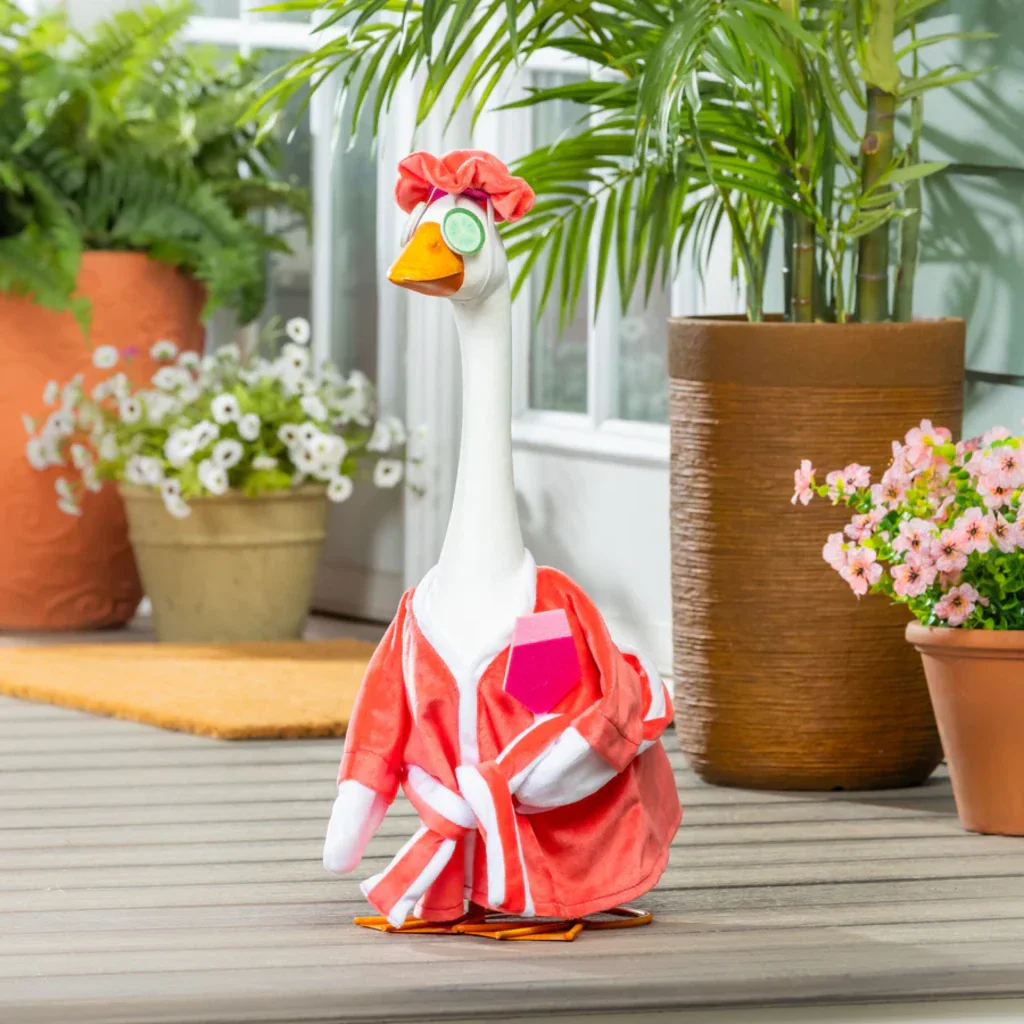 Evergreen : Porch Goose Outfit, Relaxation Time