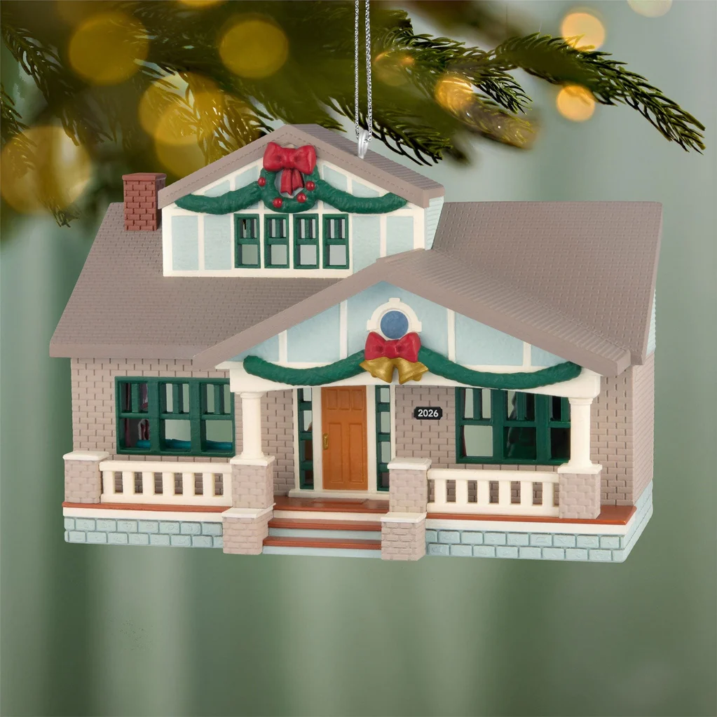 Hallmark : 2026 Keepsake Arts & Crafts Bungalow 43rd in the Nostalgic Houses and Shops series (27)