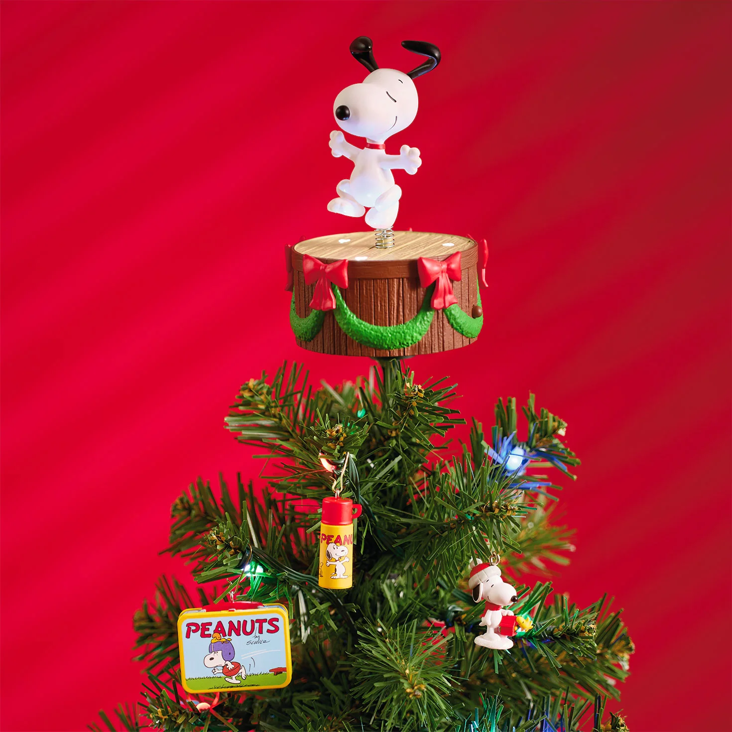 Hallmark : 2026 Keepsake Dancing Snoopy The PEANUTS® Gang ShowToppers Mini Tree Topper (386) - Image 6
