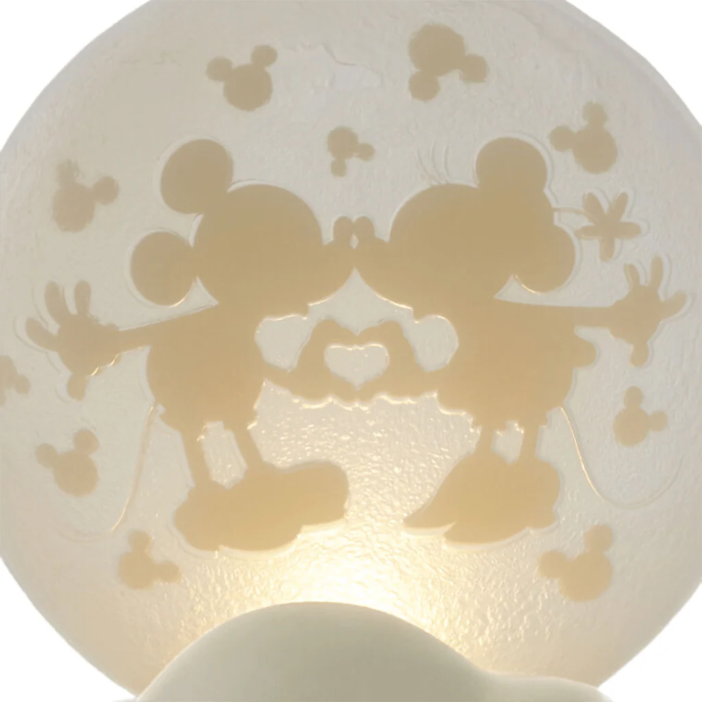 Hallmark : Disney Mickey Mouse and Minnie Mouse Moon Figurine With Light - Image 4