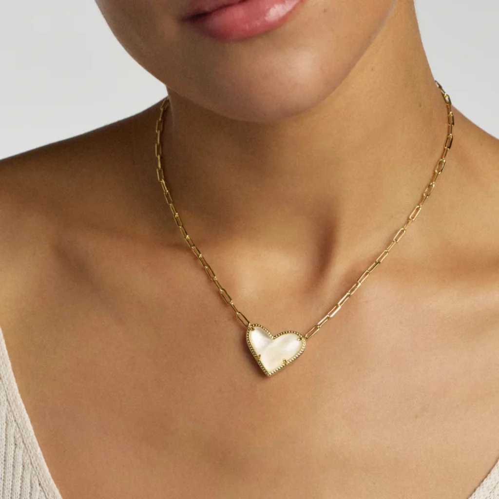 Kendra Scott : Ari Heart Statement Short Pendant Necklace - Image 3