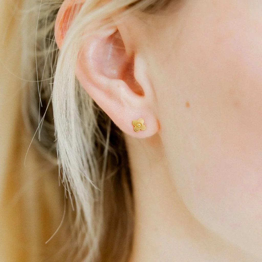 Linny Co : Screwback Stud Earrings - Sweet Clover Gold - Image 2
