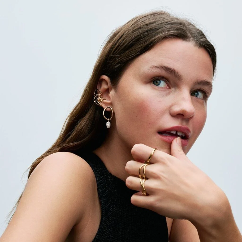 PANDORA : Organically Shaped Circle & Baroque Treated Freshwater Cultured Pearl Earrings in Gold - Image 2