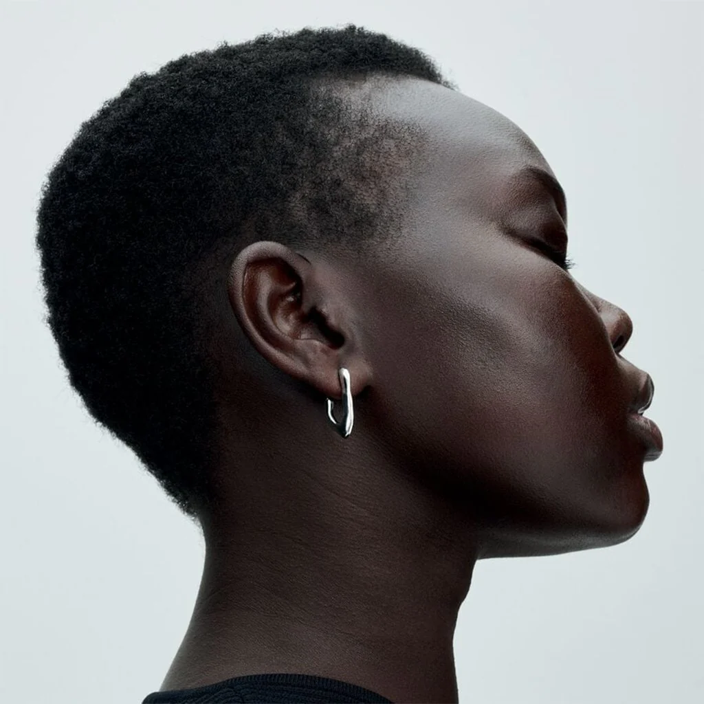 PANDORA : Organically V-shaped Open Hoop Earrings in Sterling Silver - Image 2
