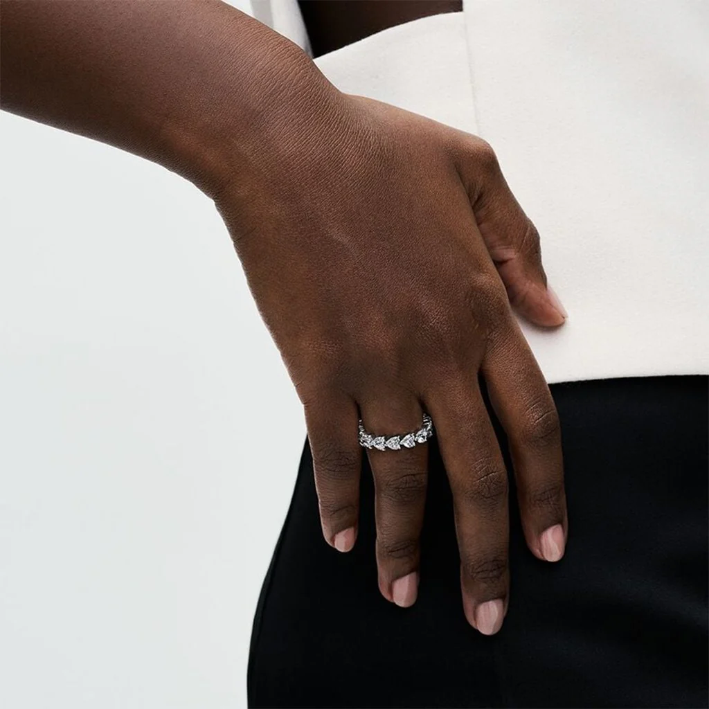 PANDORA : Row of Hearts Eternity Ring - Sterling Silver - Image 4