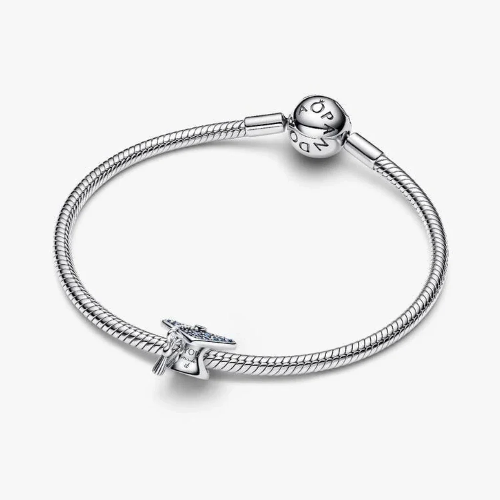 PANDORA : Sparkling Blue 2026 Graduation Cap Charm - Silver - Image 3