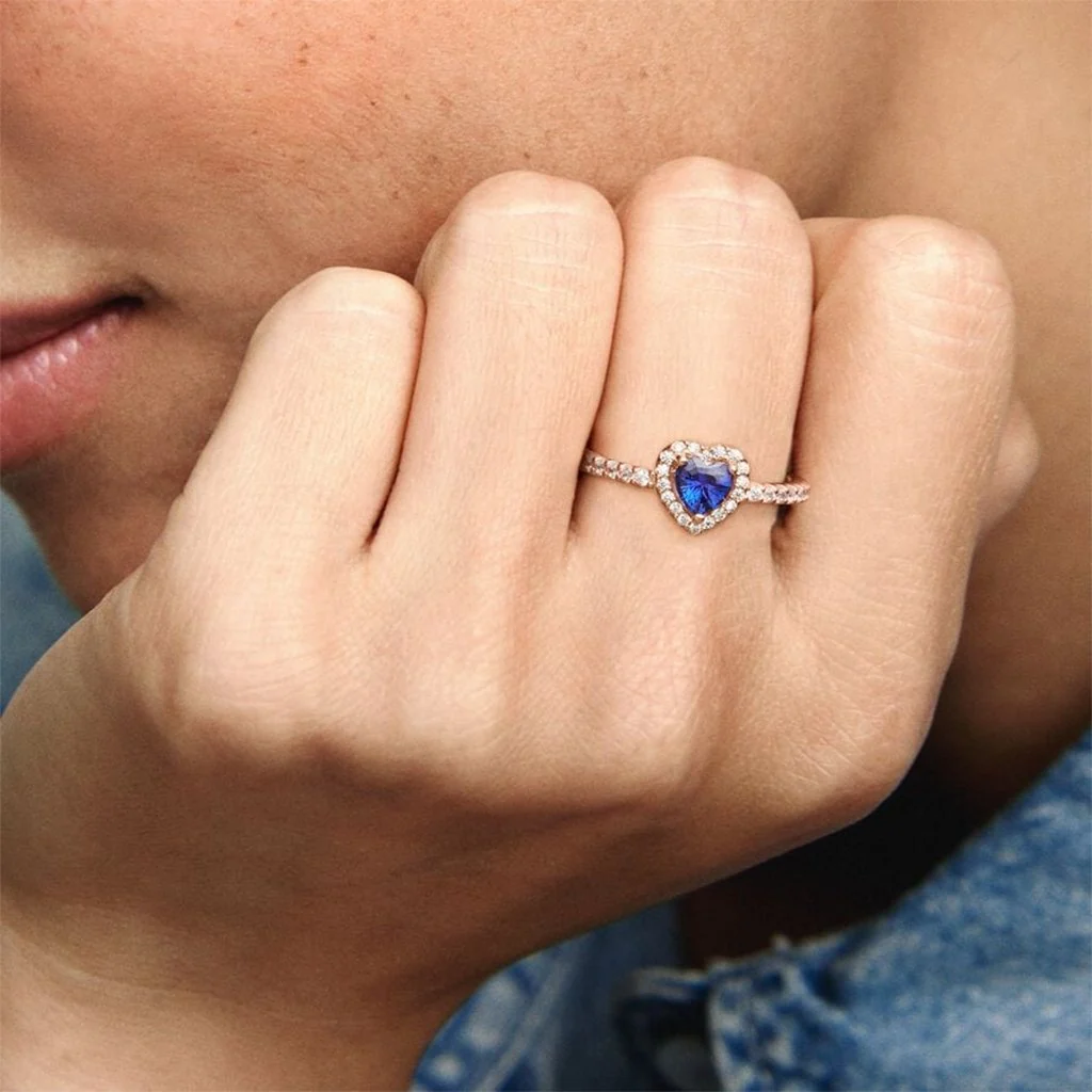 PANDORA : Sparkling Blue Elevated Heart Ring - 14k Rose gold-plated - Image 3