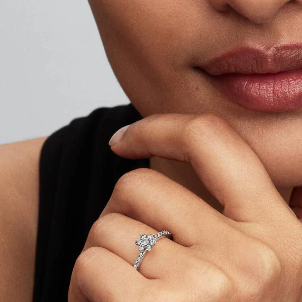 Pandora : Sparkling Flower Ring - Image 4