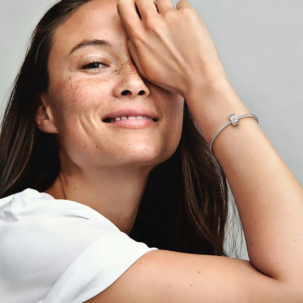 PANDORA : Sparkling Sunburst Clip Charm - Image 2