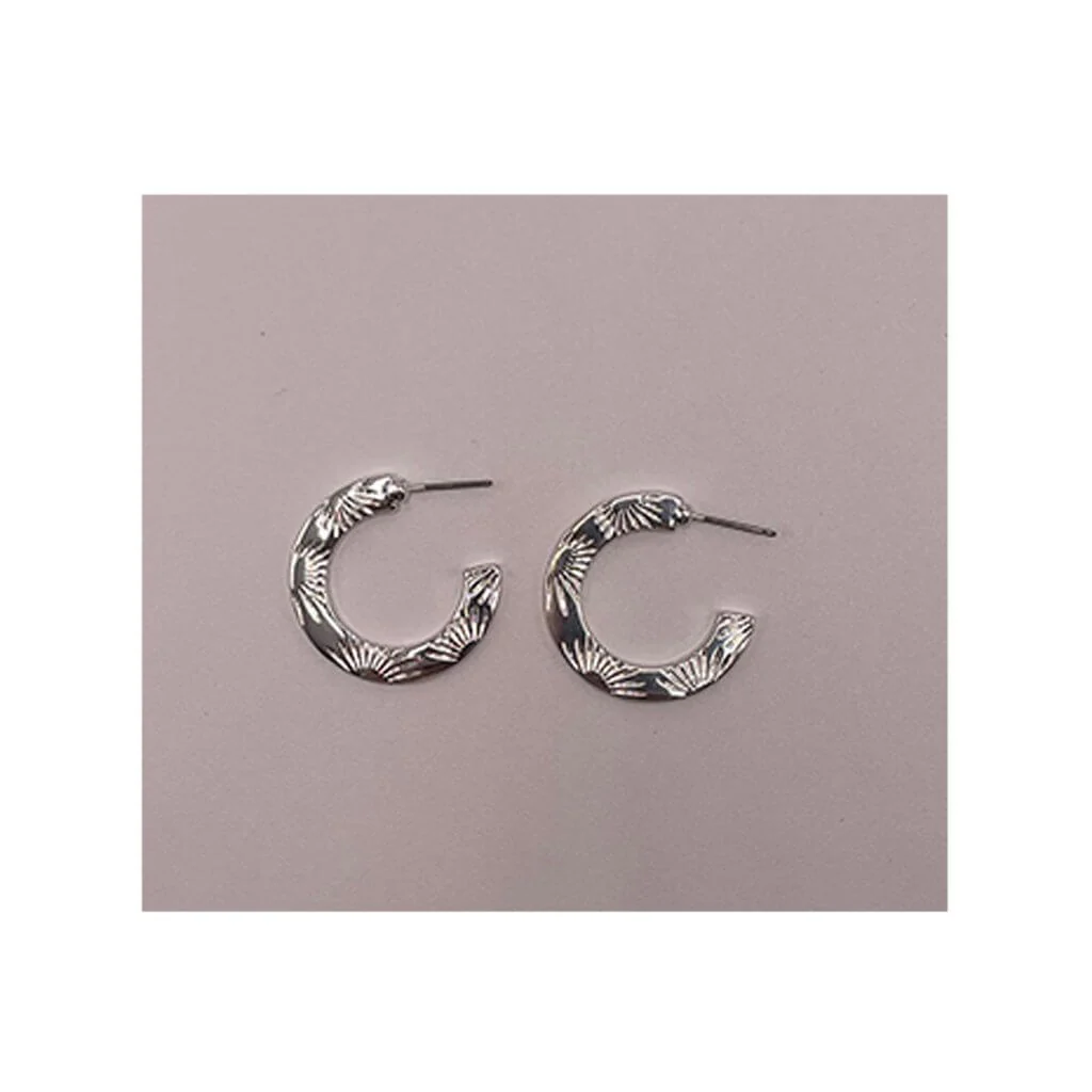 Periwinkle by Barlow : Silver Flower  - Earrings