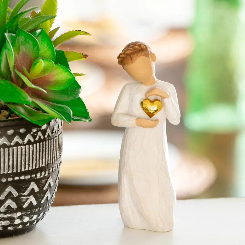 Willow Tree : Keepsake Girl With Gold Heart Figurine - Image 5