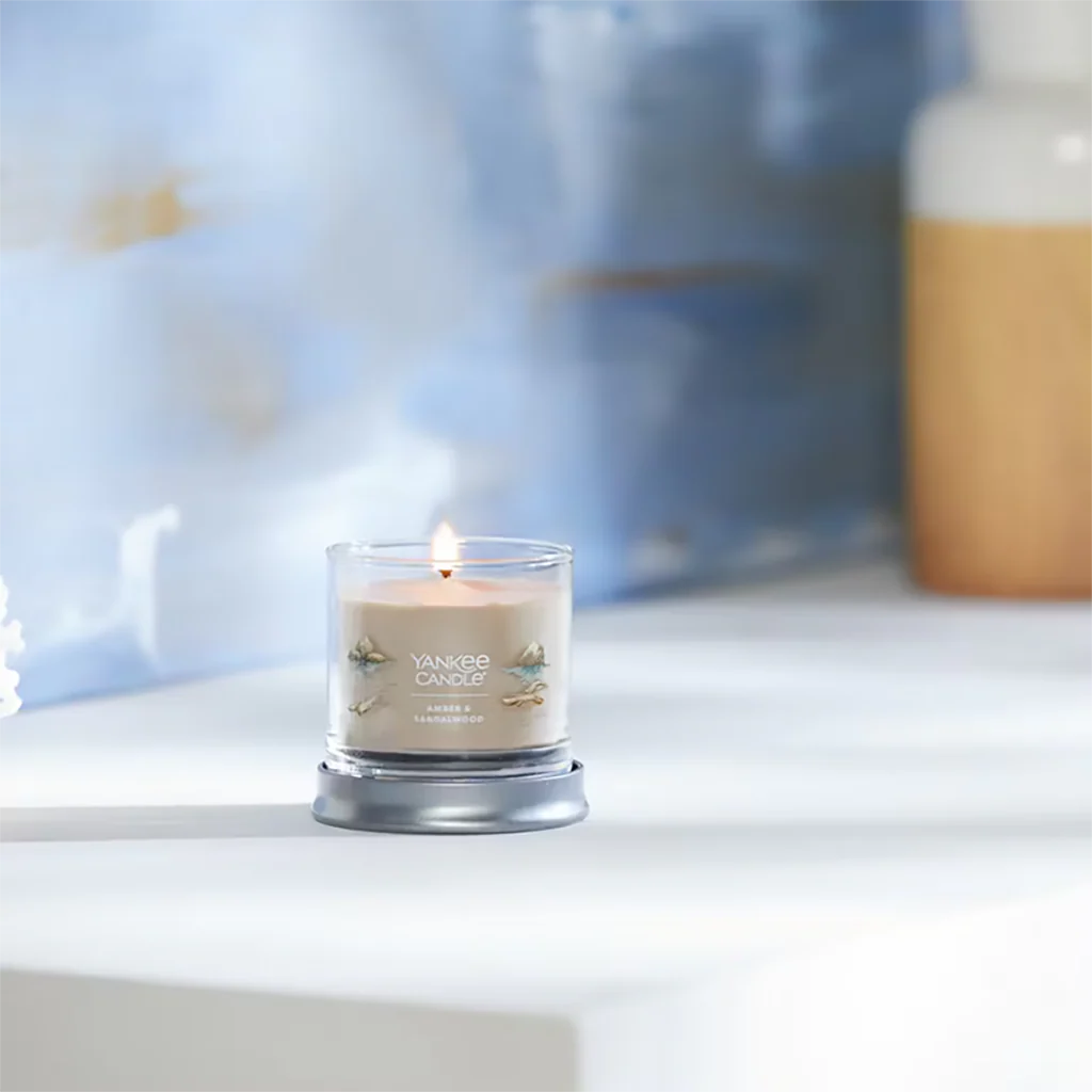 Yankee Candle : Signature Small Tumbler Candle in Amber & Sandalwood