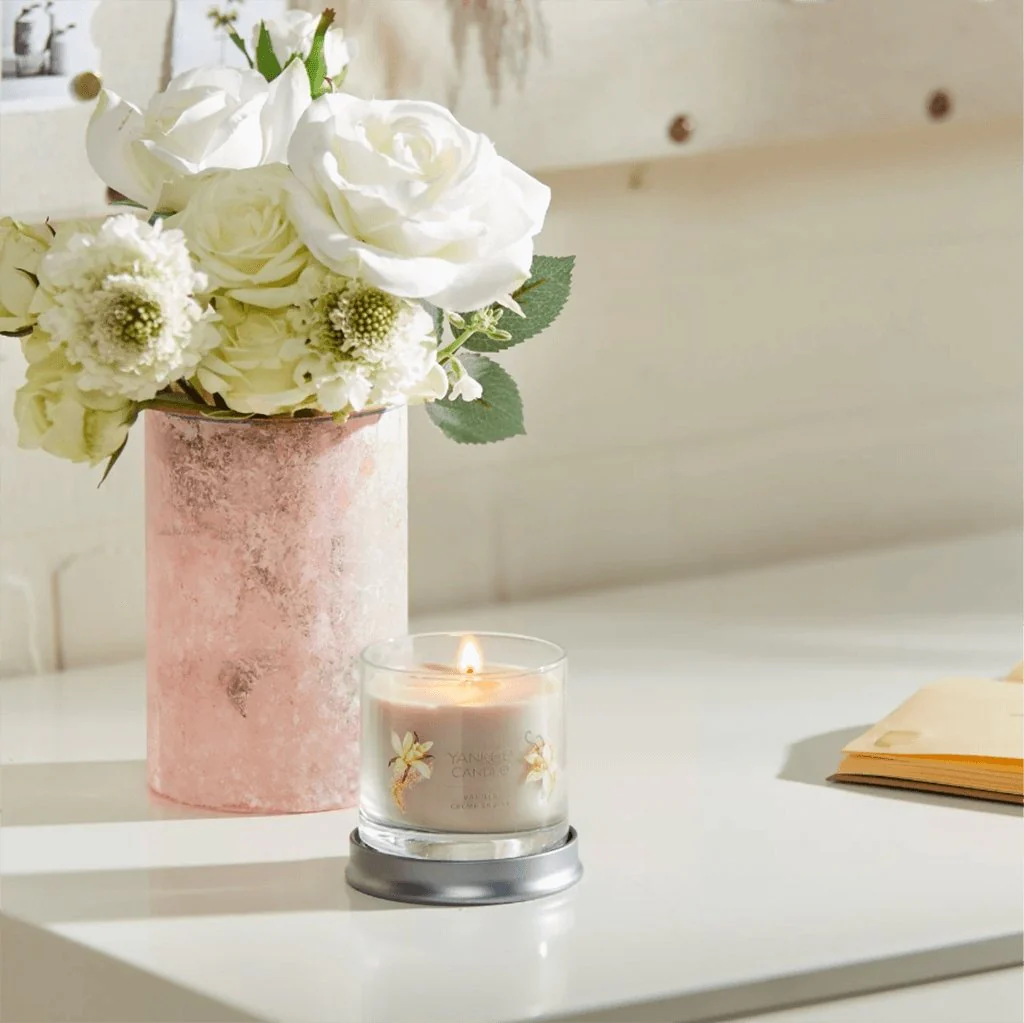 Yankee Candle : Signature Small Tumbler Candle in Vanilla Crème Brûlée - Image 4